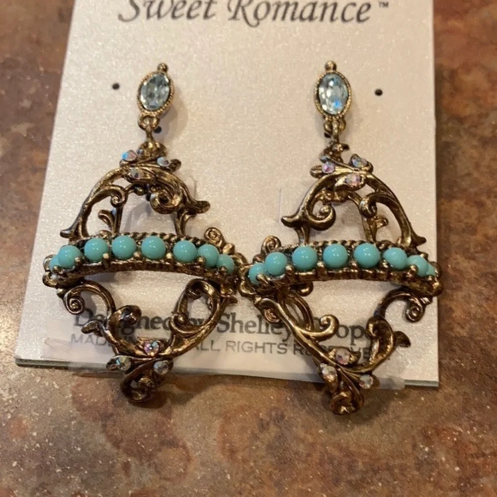 Very cool Ornate dangle earrings gold tone w/turquoise colored beads & crystals